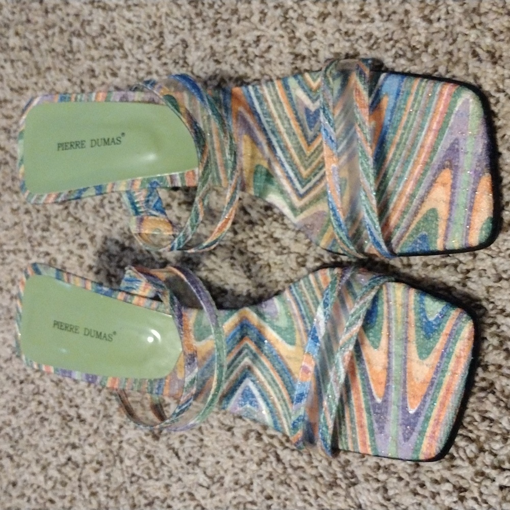 Pierre Dumas women's summer heals size 9
